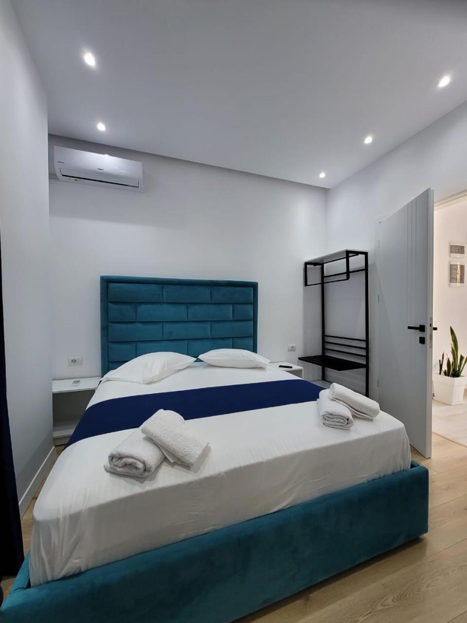 Luxury Room'S By Lika Sarande Bagian luar foto