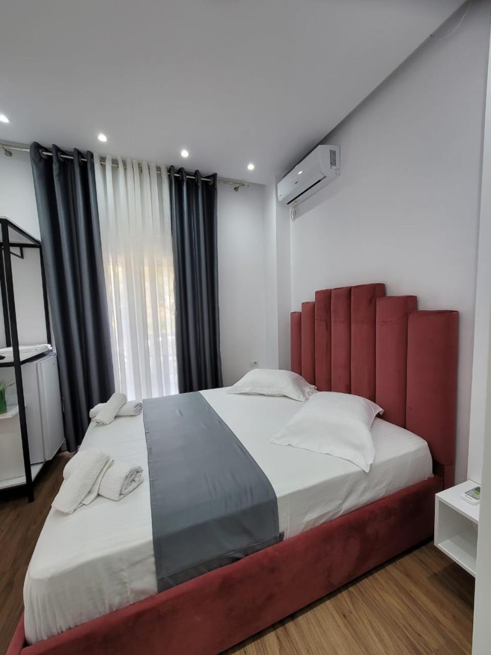Luxury Room'S By Lika Sarande Bagian luar foto